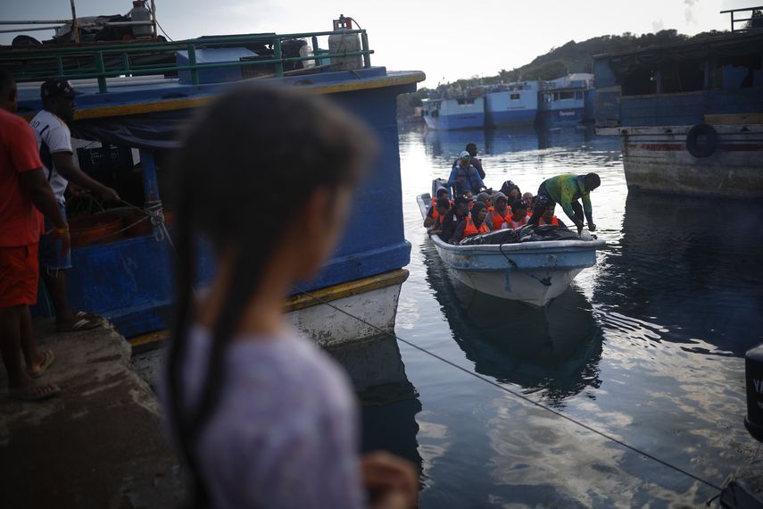 Martínez-Acha no quiso desvelar el nombre de los países con los que Panamá está en contacto como destino final de esos inmigrantes, pero especificó que serán lugares donde existan comunidades afines y donde ellos se sientan seguros. Martínez-Acha no quiso desvelar el nombre de los países con los que Panamá está en contacto como destino final de esos inmigrantes, pero especificó que serán lugares donde existan comunidades afines y donde ellos se sientan seguros. 