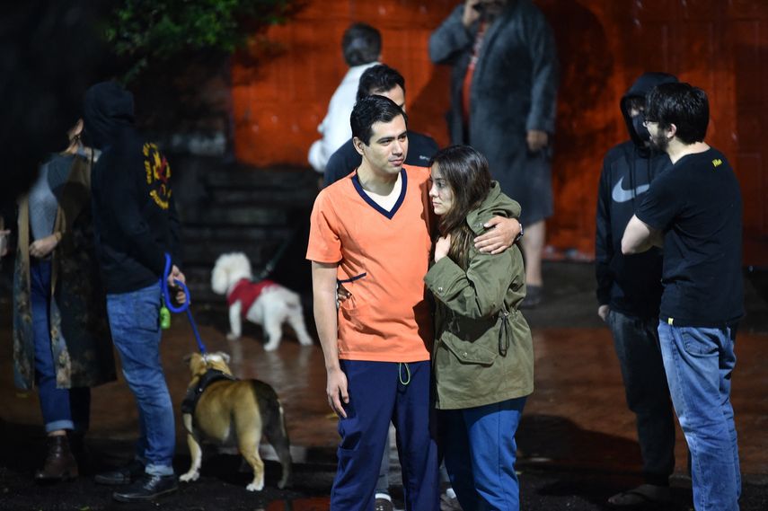 México: Informan de segundo fallecido por sismo de 7,7