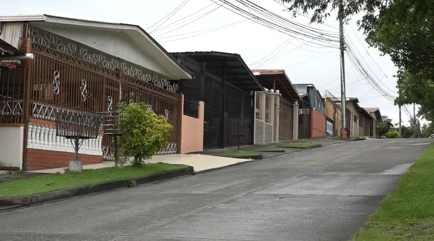 La ley de interés preferencial es un subsidio que ofrece el gobierno panameño como una alternativa para absorber una parte de la tasa de interés del préstamo. La ley de interés preferencial es un subsidio que ofrece el gobierno panameño como una alternativa para absorber una parte de la tasa de interés del préstamo.