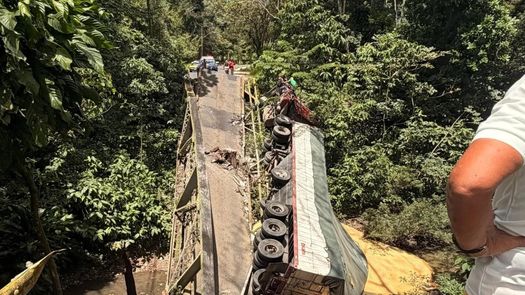 Conductor de camión en Capira se llevó tremendo susto. Conductor de camión en Capira se llevó tremendo susto.