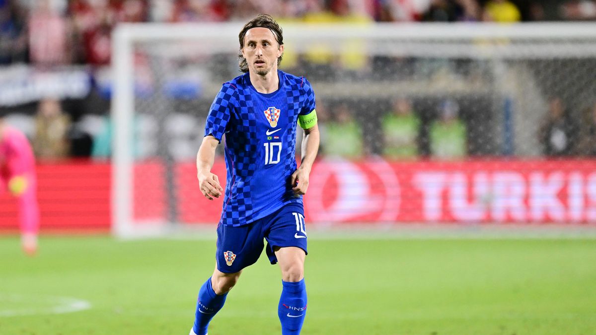 El seleccionador de Croacia, Zlatko Dalic, anunció este lunes una lista de 26 jugadores para el próximo Mundial, encabezada por el veterano Luka Modric, de 40 años, el principal artífice de los éxitos del país en los últimos años. Crocia se medirá en el grupo L contra Panamá, Inglaterra y Ghana. El seleccionador de Croacia, Zlatko Dalic, anunció este lunes una lista de 26 jugadores para el próximo Mundial, encabezada por el veterano Luka Modric, de 40 años, el principal artífice de los éxitos del país en los últimos años. Crocia se medirá en el grupo L contra Panamá, Inglaterra y Ghana.