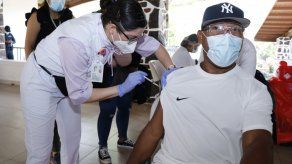 Continúa vacunación contra covid-19 a personas con discapacidad en Parque Omar