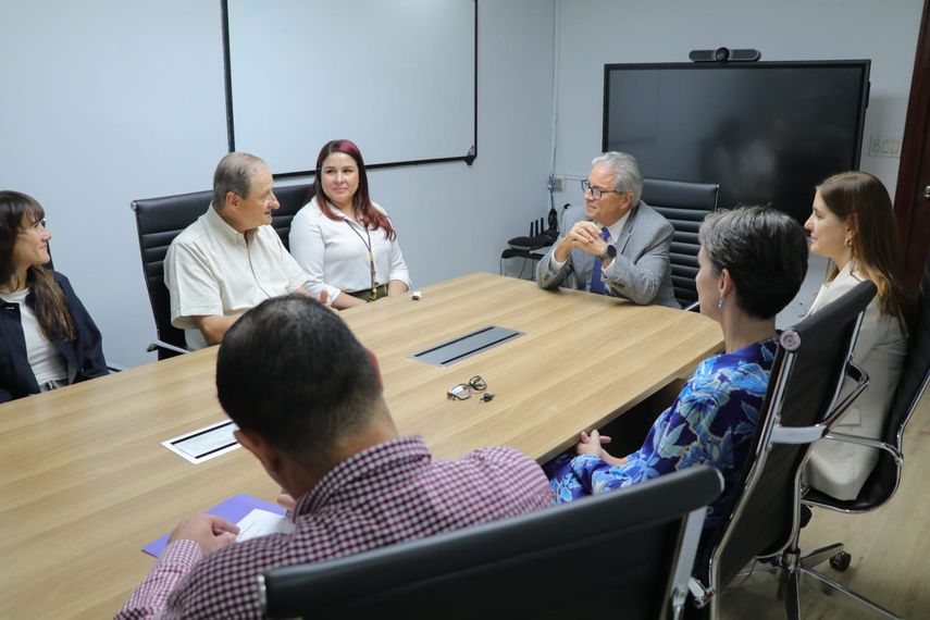 En el marco del Proyecto de Cooperación “Solidaridad Sur-Sur contra las superbacterias”, impulsado por la Organización Panamericana de la Salud (OPS) junto con Argentina y Panamá, se desarrollan esta semana en el país diversas actividades orientadas a fortalecer la prevención y el control de infecciones, así como la optimización del uso de antimicrobianos. En el marco del Proyecto de Cooperación “Solidaridad Sur-Sur contra las superbacterias”, impulsado por la Organización Panamericana de la Salud (OPS) junto con Argentina y Panamá, se desarrollan esta semana en el país diversas actividades orientadas a fortalecer la prevención y el control de infecciones, así como la optimización del uso de antimicrobianos.