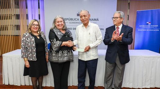 Sobrevivientes de gesta de enero de 1964 reciben primer pago de pensión vitalicia