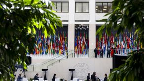 El FMI recortó el miércoles nuevamente su previsión de crecimiento para la economía mundial en 2026, ya que el auge de la inteligencia artificial no logró compensar por completo las repercusiones de la guerra en Oriente Medio.
