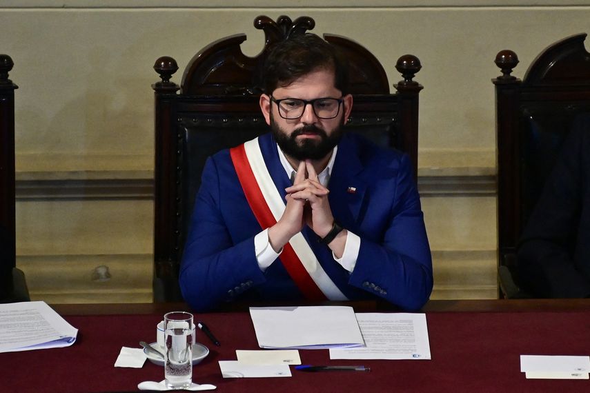 El presidente de Chile, Gabriel Boric, informó el jueves a través de redes sociales el quiebre de su relación de pareja con Irina Karamanos, tras días de "especulaciones" sobre el rompimiento. El presidente de Chile, Gabriel Boric, informó el jueves a través de redes sociales el quiebre de su relación de pareja con Irina Karamanos, tras días de "especulaciones" sobre el rompimiento.