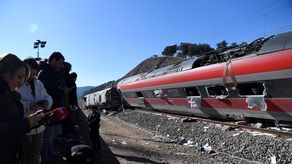 Coincidiendo con el primero de los tres días de luto nacional decretados por el Gobierno, los reyes de España visitarán este martes la zona de Andalucía en la que dos trenes chocaron el domingo, dejando al menos 41 fallecidos.