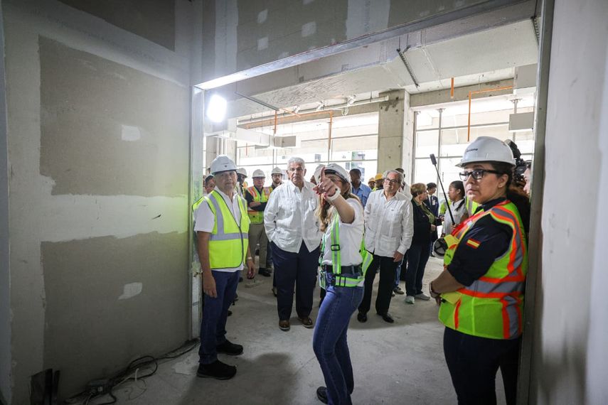 El presidente Mulino recorrió las obras que han sido recuperadas por su gobierno.