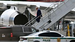 Trump comparece ante la justicia acusado de poner en peligro la seguridad de EEUU