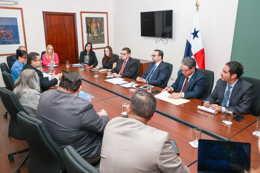 MICI lidera reunión para agilizar trámites migratorios en regímenes especiales