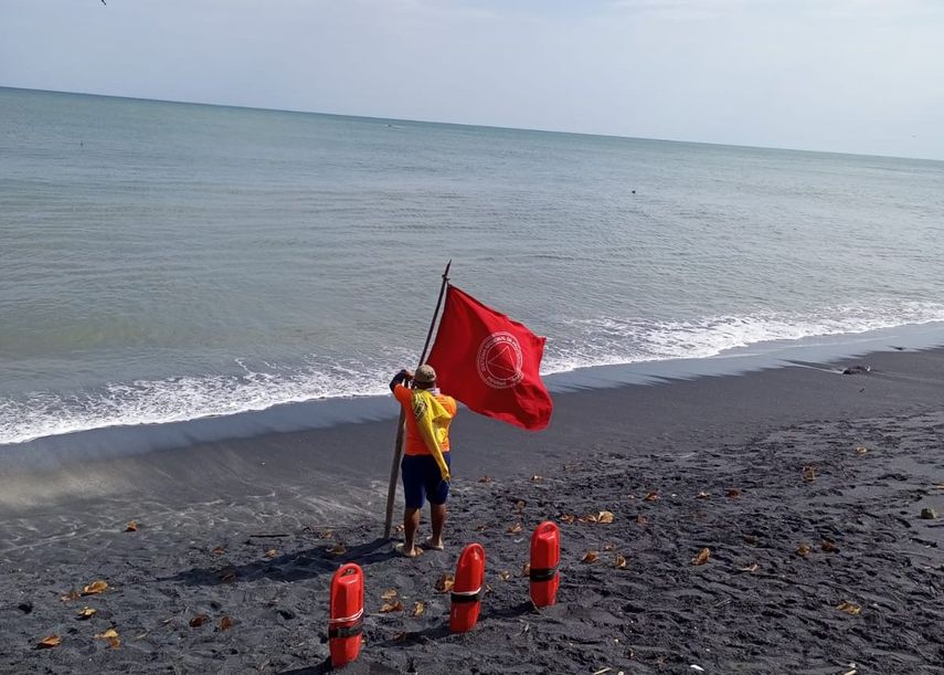 El Sistema Nacional de Protección Civil (SINAPROC), emitió hoy un aviso de prevención (vigilancia y monitoreo), debido a corrientes de resaca y oleajes en el Pacífico panameño en los próximos días.