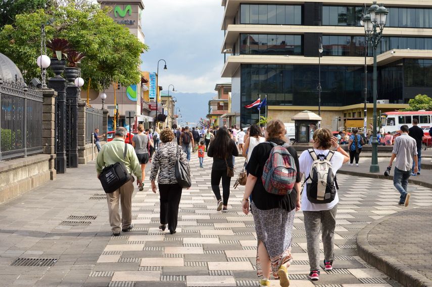 La Encuesta del INEC dice que para el periodo entre diciembre de 2023 y febrero de 2024 la tasa de desempleo se desglosa en 7,4 % para hombres y 8,4 % para mujeres. La Encuesta del INEC dice que para el periodo entre diciembre de 2023 y febrero de 2024 la tasa de desempleo se desglosa en 7,4 % para hombres y 8,4 % para mujeres. 