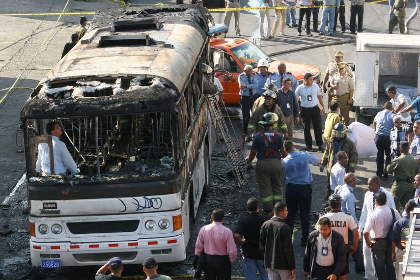 Se cumplen en Panamá 15 años de la tragedia del Bus 8B-06