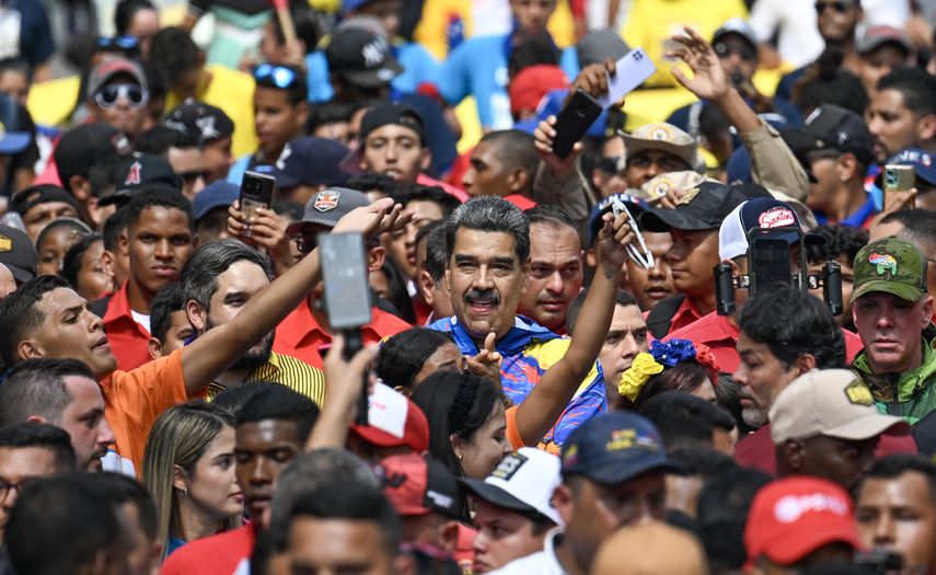 La justicia condenó en Venezuela a entre 21 y 30 años de prisión, la pena máxima, a 29 acusados por una incursión armada fallida contra el gobierno de Nicolás Maduro en 2020, informó este miércoles la Fiscalía. La justicia condenó en Venezuela a entre 21 y 30 años de prisión, la pena máxima, a 29 acusados por una incursión armada fallida contra el gobierno de Nicolás Maduro en 2020, informó este miércoles la Fiscalía.