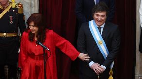 Milei niega indulto a Kirchner y crece el debate por balcón de la expresidenta