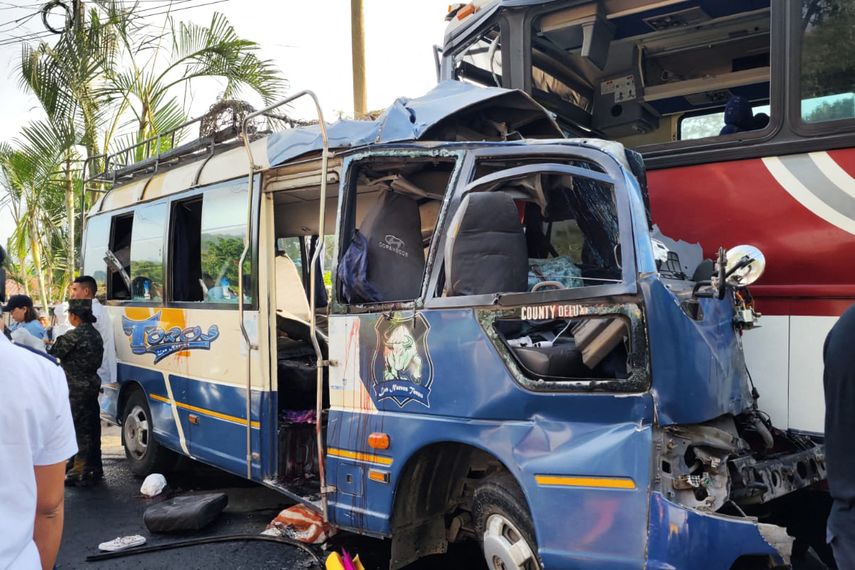 Honduras: Al menos 17 muertos al chocar dos autobuses