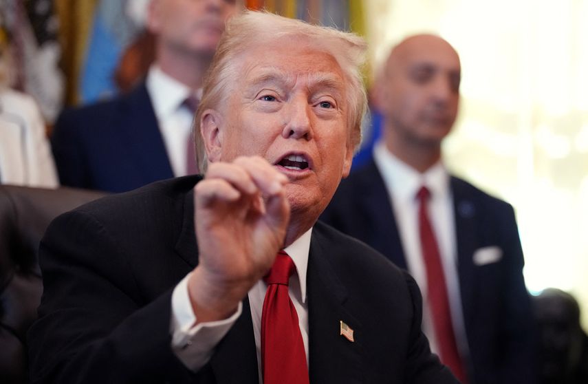 Trump celebra dimisión del director de la BBC y le acusa de 'corrupto' Trump celebra dimisión del director de la BBC y le acusa de 'corrupto'