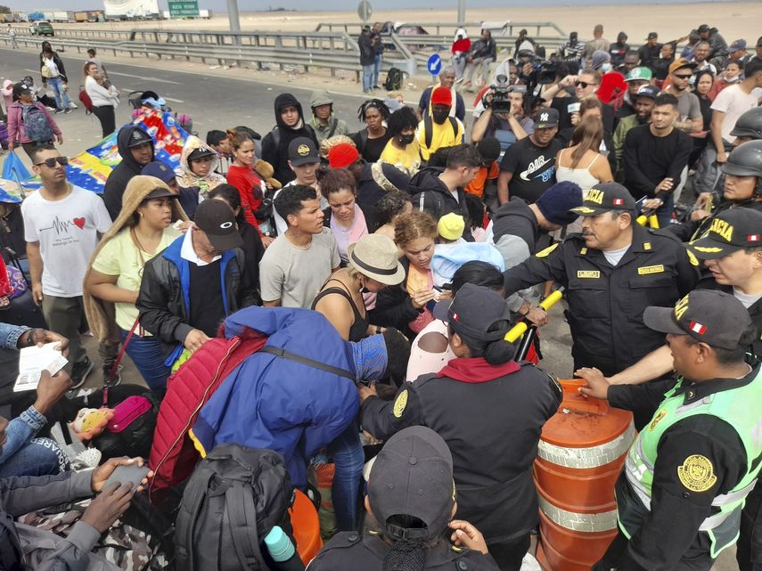 Perú: Alrededor de 5 mil venezolanos buscan salir del país.