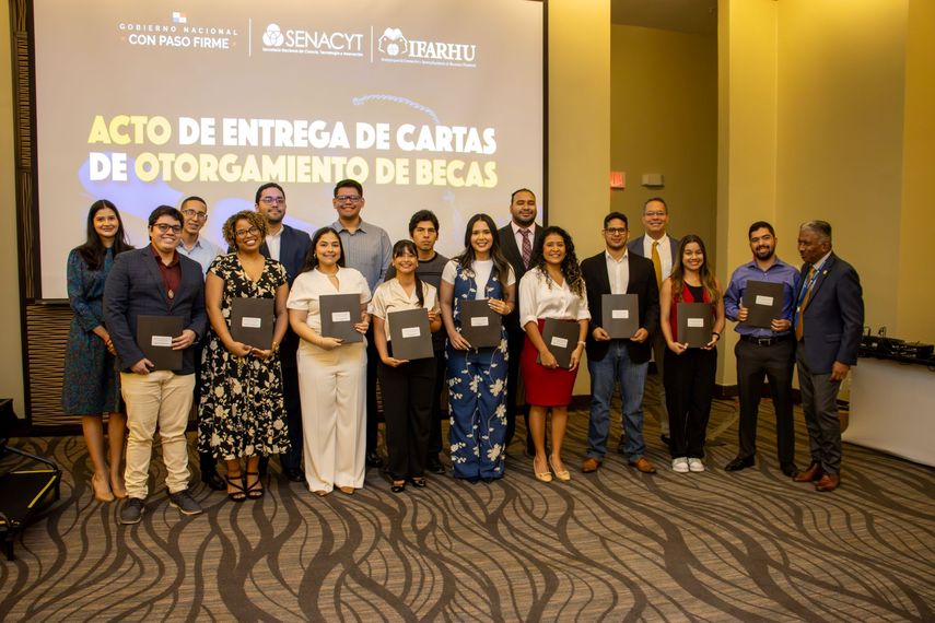 Un total de 164 estudiantes panameños de las provincias de Panamá, Panamá Oeste, Coclé, Colón, Veraguas, Los Santos, Chiriquí, Bocas del Toro y Herrera recibieron hoy sus cartas de otorgamiento de becas por sus méritos académicos. Un total de 164 estudiantes panameños de las provincias de Panamá, Panamá Oeste, Coclé, Colón, Veraguas, Los Santos, Chiriquí, Bocas del Toro y Herrera recibieron hoy sus cartas de otorgamiento de becas por sus méritos académicos.