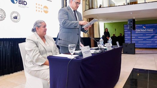 En 23 de cada 100 viviendas ocupadas reside al menos una persona con discapacidad. En 23 de cada 100 viviendas ocupadas reside al menos una persona con discapacidad.