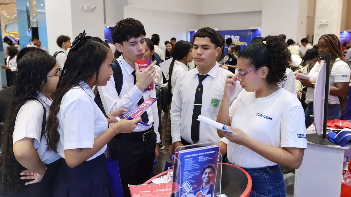 Estudiantes de colegios oficiales y particulares participan de la Expo ...