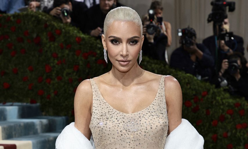 Kim Kardashian sopesa su colaboración con Balenciaga