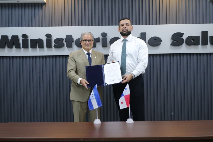 Los ministerios de Salud de la República de Panamá y de la República de Honduras firmaron este miércoles un Memorándum de Entendimiento (MOU) que fortalece la cooperación bilateral y sienta las bases para el desarrollo de acciones conjuntas orientadas a mejorar la salud y calidad de vida de sus poblaciones.
