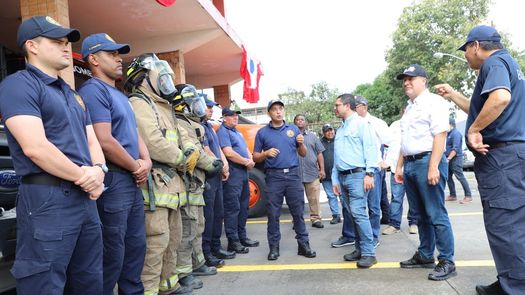 El titular del Ministerio de Gobierno estuvo en la estación Juan M. Araúz del Benemérito Cuerpo de Bomberos de Panamá, regional Chiriquí, donde conversó sobre las necesidades y proyectos de prevención para mitigar riesgos.&nbsp;