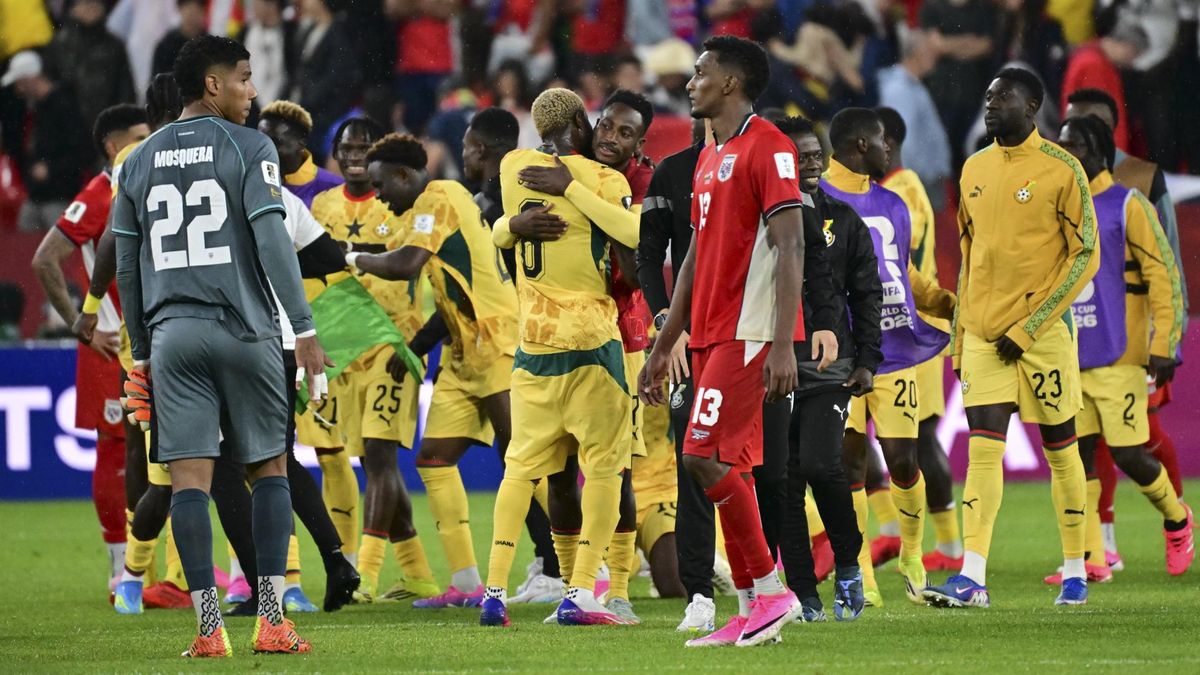 Los jugadores panameños están dolidos por el desenlace del partido ante Ghana, en el que tuvieron claras oportunidades de anotar, pero acabaron perdiendo en el tiempo de descuento por 1-0 en el Toronto Stadium, y también confían en aprender de las duras lecciones del encuentro de cara a sus dos próximas citas del Mundial 2026. Los jugadores panameños están dolidos por el desenlace del partido ante Ghana, en el que tuvieron claras oportunidades de anotar, pero acabaron perdiendo en el tiempo de descuento por 1-0 en el Toronto Stadium, y también confían en aprender de las duras lecciones del encuentro de cara a sus dos próximas citas del Mundial 2026.