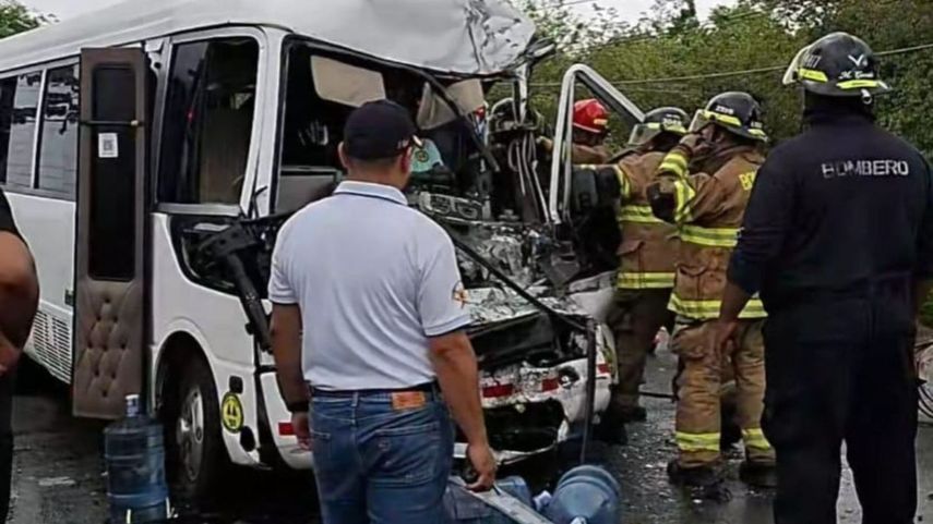 Un aparatoso accidente de tránsito registrado la mañana de este sábado en el entronque hacia el distrito de Chepo dejó siete personas heridas