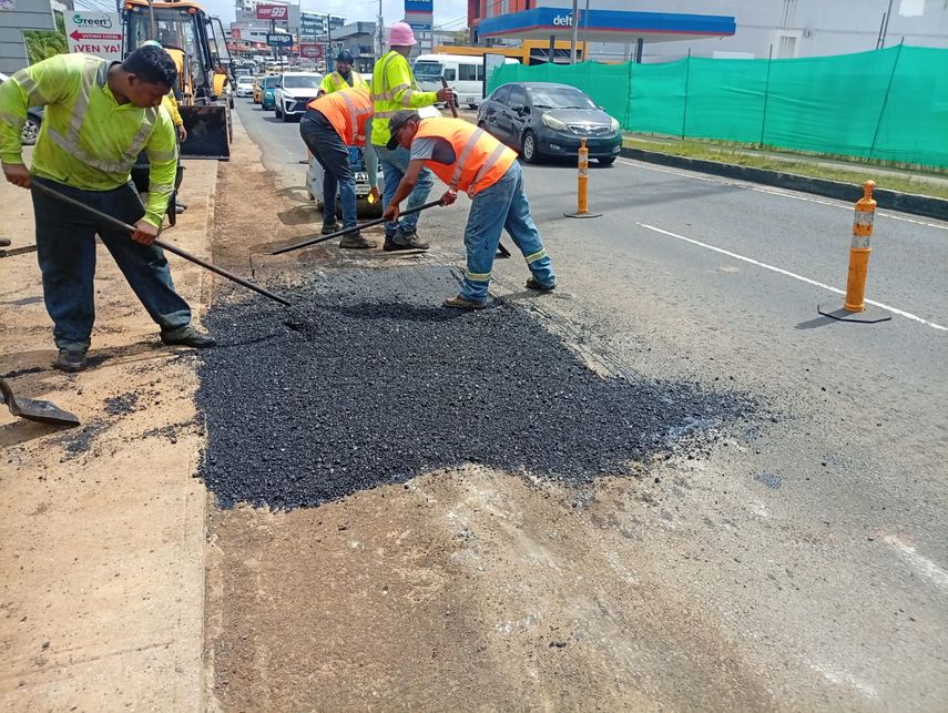 MOP coloca 76 toneladas de asfalto en vías de La Chorrera, Capira, Chame y San Carlos