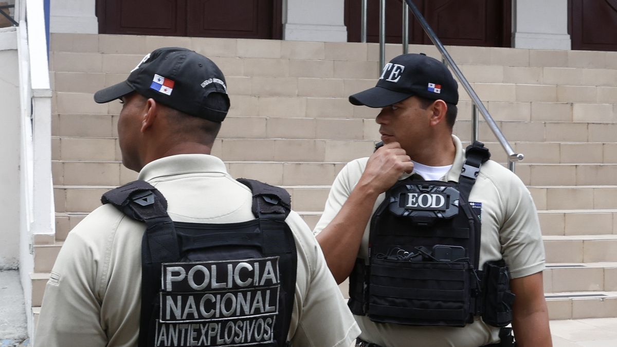 El juicio por el caso de los sobornos de Odebrecht, el mayor escándalo de corrupción en Panamá, culminó este viernes con los alegatos finales de la defensa de más de una veintena de imputados por el delito de blanqueo de capitales, entre ellos el expresidente Ricardo Martinelli y varios exministros de su Gobierno (2009-2014). El juicio por el caso de los sobornos de Odebrecht, el mayor escándalo de corrupción en Panamá, culminó este viernes con los alegatos finales de la defensa de más de una veintena de imputados por el delito de blanqueo de capitales, entre ellos el expresidente Ricardo Martinelli y varios exministros de su Gobierno (2009-2014).