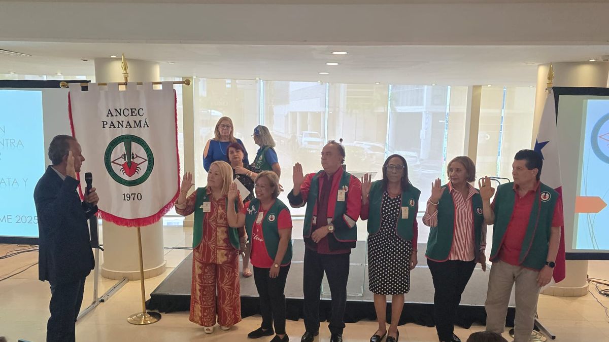 Juramentación de la nueva directiva de la ANCEC. Juramentación de la nueva directiva de la ANCEC.