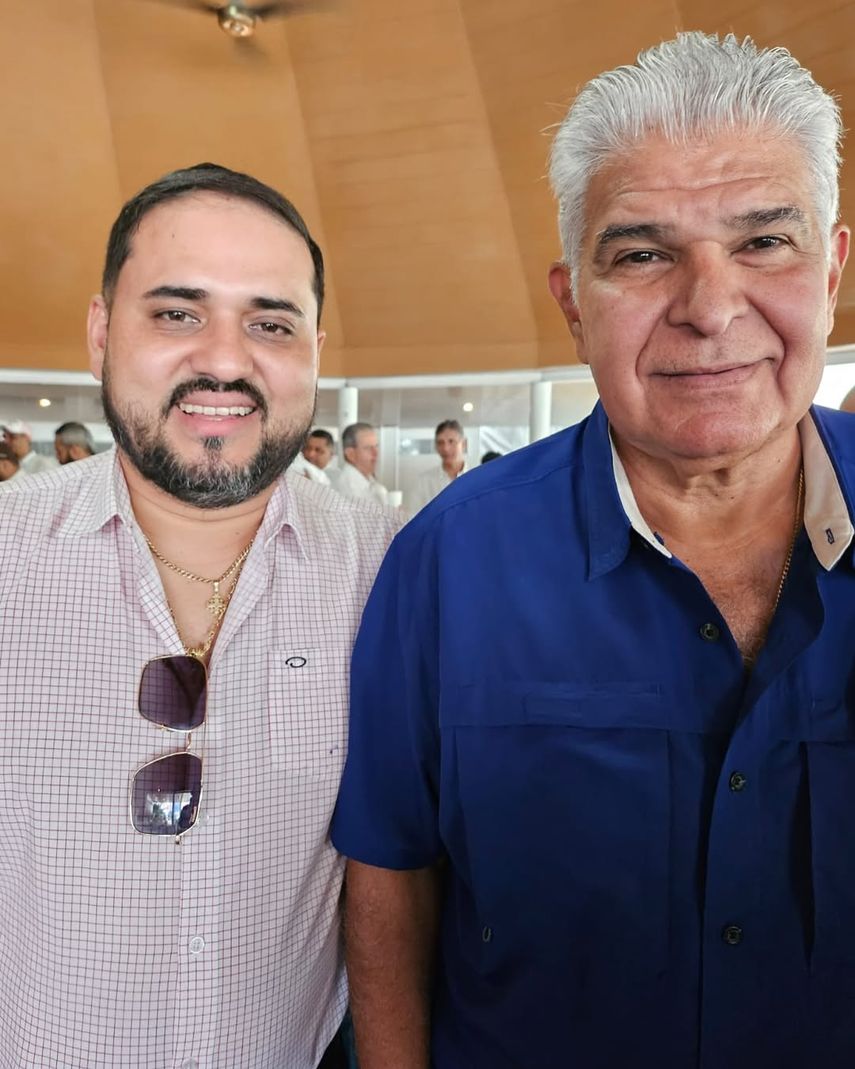 El diputado oficialista Jamis Acosta compartió una foto junto al presidente Mulino. El diputado oficialista Jamis Acosta compartió una foto junto al presidente Mulino.