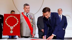 Francia vota si dar la mayoría absoluta legislativa a Macron