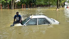 Miles de habitantes huyen de las graves inundaciones en Malasia