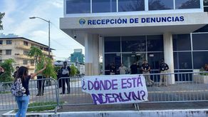 Familiares de la pequeña Aderlýn están desesperados por conocer el paradero de la menor.