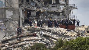 Florida cuenta 20 muertos y 128 desaparecidos tras derrumbe y teme por tormenta tropical