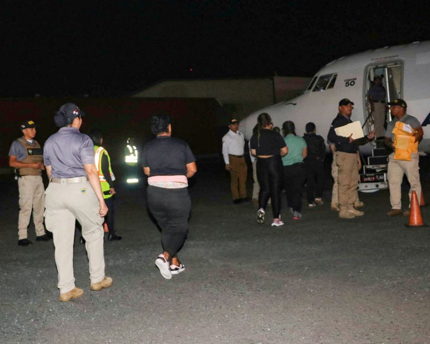 Panamá intensifica control migratorio con primera deportación masiva de 2025