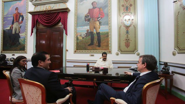 Maduro sostuvo reunión con expresidentes Zapatero y Torrijos