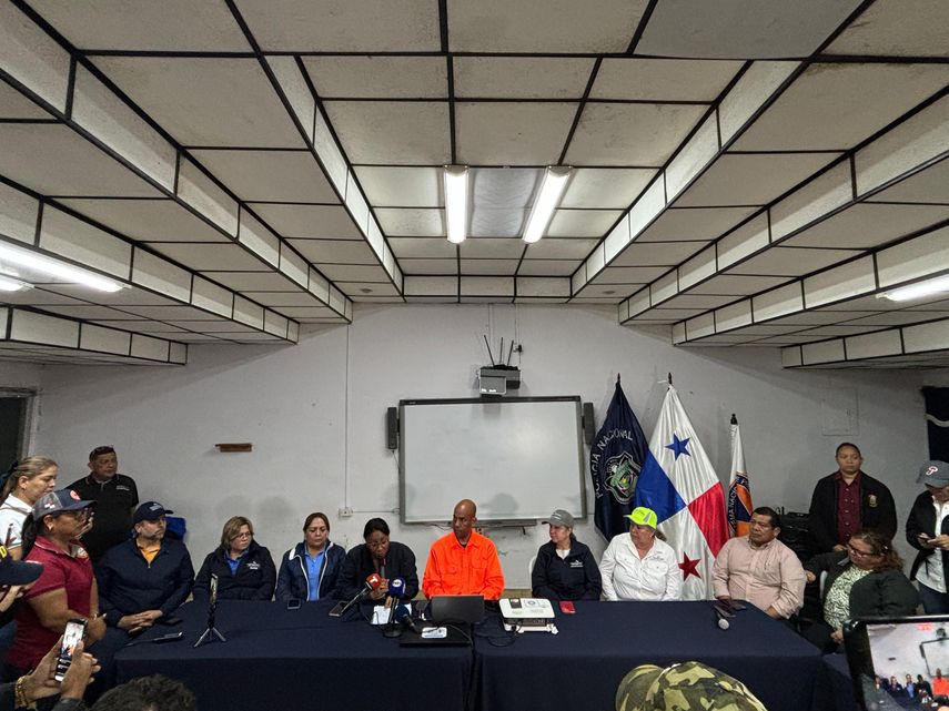 Conferencia en el Centro de Operaciones de Emergencia. Conferencia en el Centro de Operaciones de Emergencia.