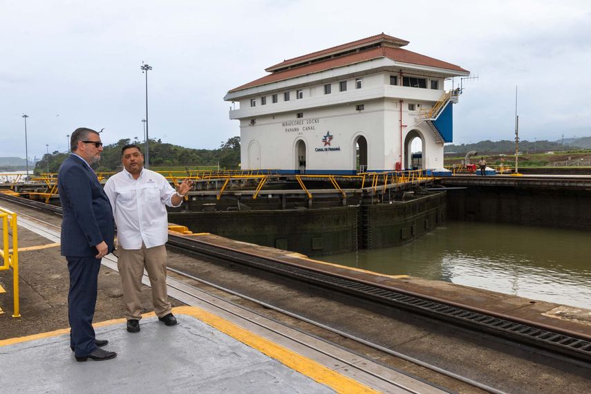 El senador de Estados Unidos realizó un recorrido por las esclusas de Miraflores. El senador de Estados Unidos realizó un recorrido por las esclusas de Miraflores.