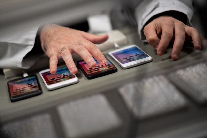 UE quiere imponer cargador universal para smartphones