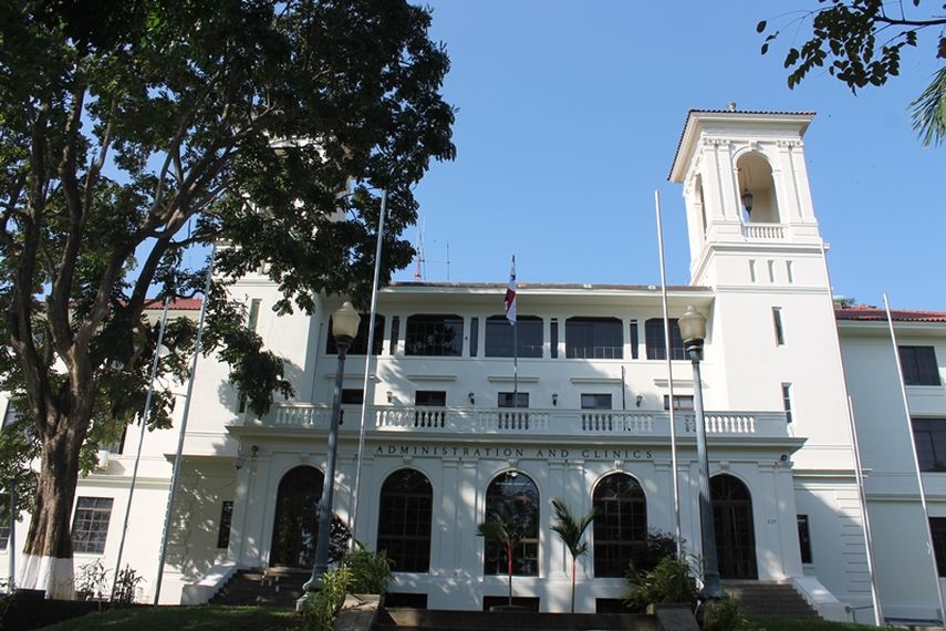 El Ministerio de Salud (MINSA) confirmó este miércoles el fallecimiento de una menor de tres años en la Región de Salud de Darién, tras haber sido diagnosticada con meningitis meningocócica, una infección bacteriana causada por Neisseria meningitidis. El Ministerio de Salud (MINSA) confirmó este miércoles el fallecimiento de una menor de tres años en la Región de Salud de Darién, tras haber sido diagnosticada con meningitis meningocócica, una infección bacteriana causada por Neisseria meningitidis.