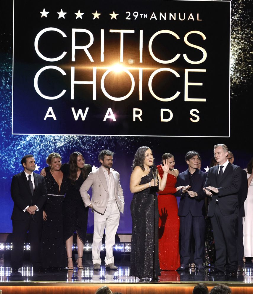 Oppenheimer se alza en los Critics Choice Awards. Oppenheimer se alza en los Critics Choice Awards.