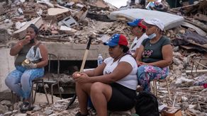 Familias piden no demoler los edificios sin sacar los cuerpos tras terremoto en Venezuela