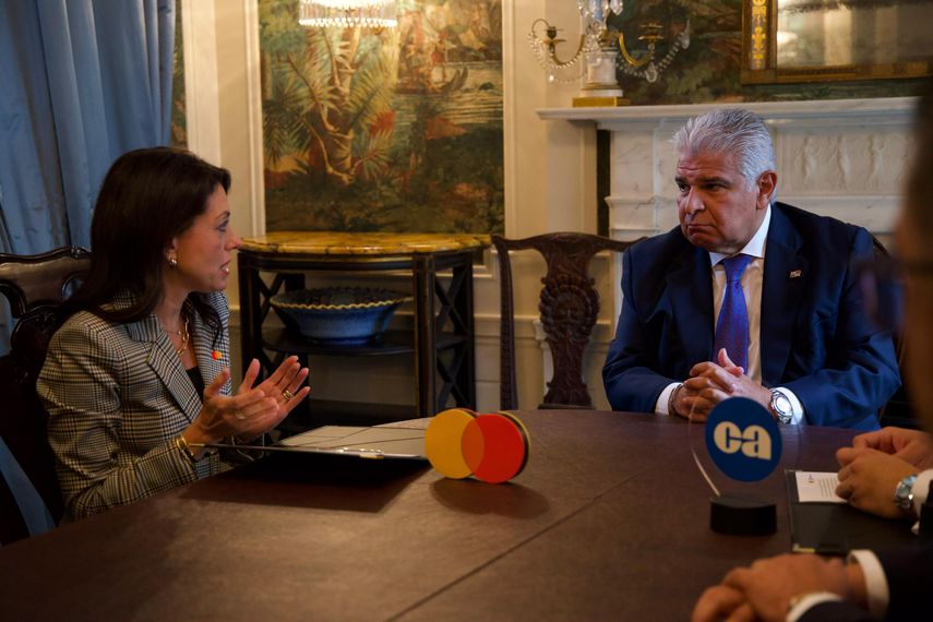 El presidente de la República, José Raúl Mulino, participó como testigo de honor en la firma de un memorando de entendimiento, este lunes en Nueva York, entre la Caja de Ahorros y Mastercard, compañía líder en redes de pagos electrónicos y soluciones financieras privadas y de gestión pública. El presidente de la República, José Raúl Mulino, participó como testigo de honor en la firma de un memorando de entendimiento, este lunes en Nueva York, entre la Caja de Ahorros y Mastercard, compañía líder en redes de pagos electrónicos y soluciones financieras privadas y de gestión pública.