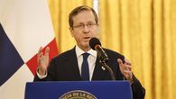 El presidente de Israel, Isaac Herzog, inició este miércoles su gira centroamericana con una visita al Canal de Panamá, donde ensalzó la vía como ejemplo de cómo promover la libertad de navegación, frente a los ataques a las embarcaciones en los estrechos de Ormuz y Bab al Mandeb. El presidente de Israel, Isaac Herzog, inició este miércoles su gira centroamericana con una visita al Canal de Panamá, donde ensalzó la vía como ejemplo de cómo promover la libertad de navegación, frente a los ataques a las embarcaciones en los estrechos de Ormuz y Bab al Mandeb.