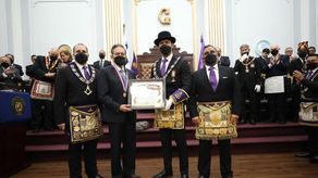 Logia masónica condecora al presidente Laurentino Cortizo