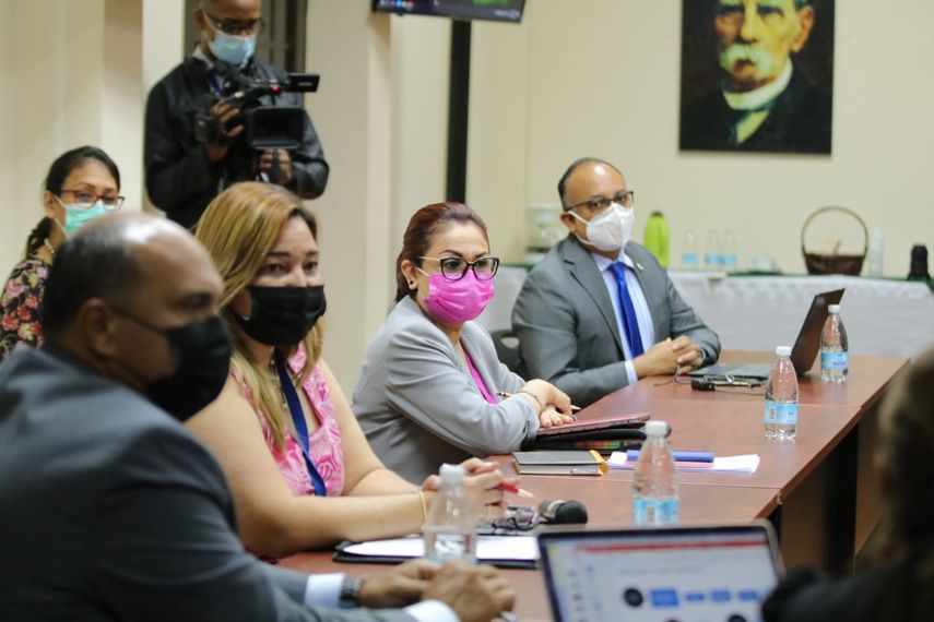 Los ministros del Minsa y Meduca, sostuvieron una reunión para definir estrategia para próximas reaperturas de colegios públicos.